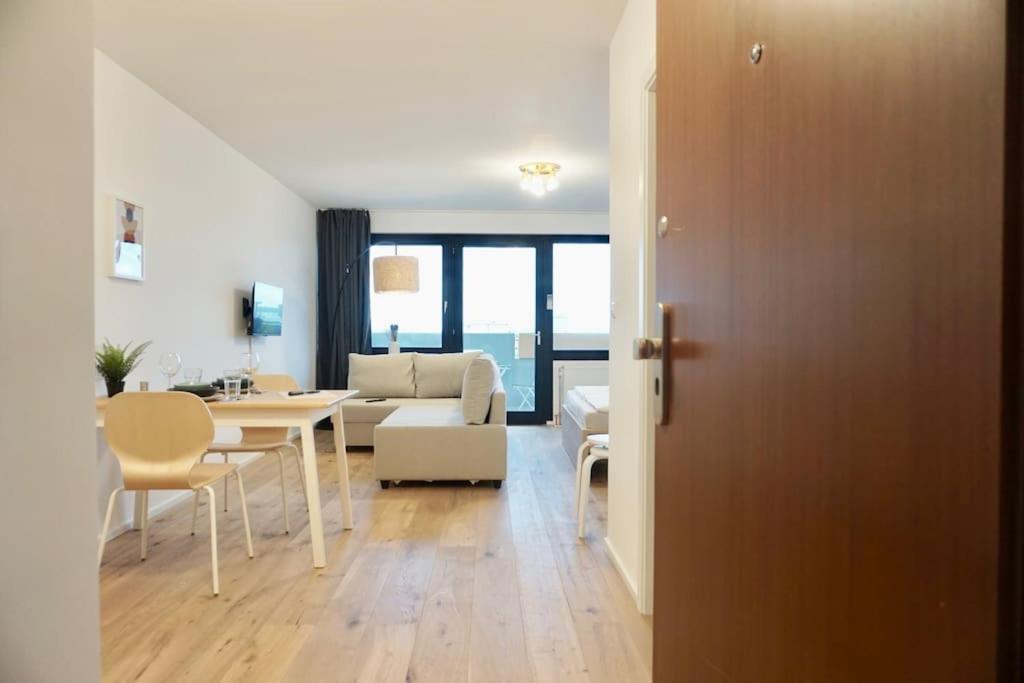 Neu Modernes Apartment In Top Lage, Free Parking Max 1,65M Hoehe Und 1,8M Breite Karlsruhe Exterior foto