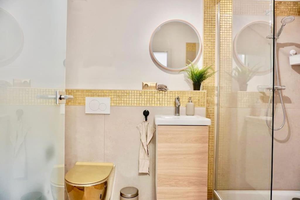 Neu Modernes Apartment In Top Lage, Free Parking Max 1,65M Hoehe Und 1,8M Breite Karlsruhe Exterior foto