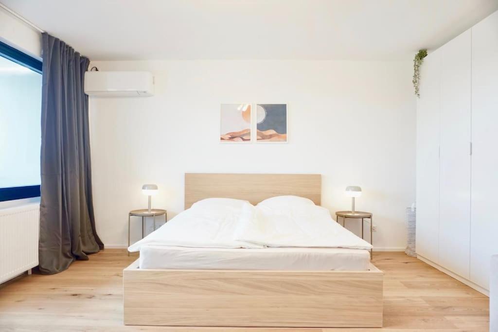 Neu Modernes Apartment In Top Lage, Free Parking Max 1,65M Hoehe Und 1,8M Breite Karlsruhe Exterior foto