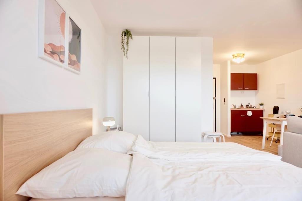 Neu Modernes Apartment In Top Lage, Free Parking Max 1,65M Hoehe Und 1,8M Breite Karlsruhe Exterior foto